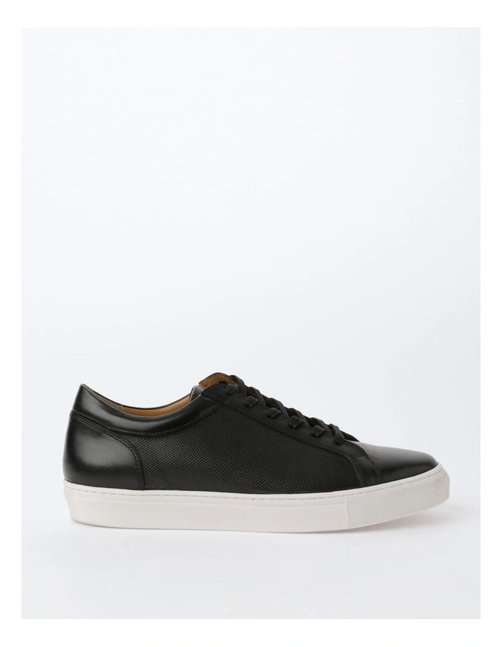 Reece Sneaker in Black