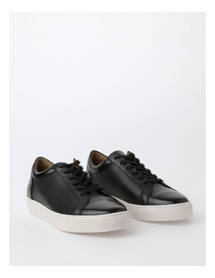 Reece Sneaker in Black