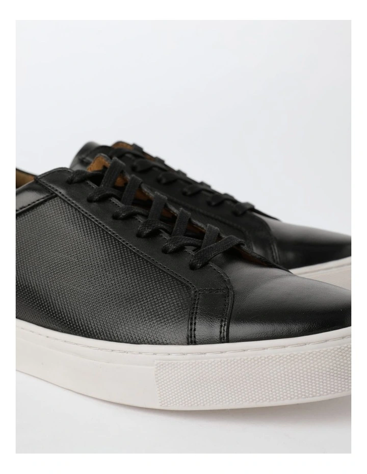 Reece Sneaker in Black