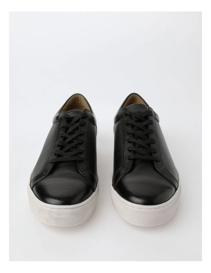 Reece Sneaker in Black