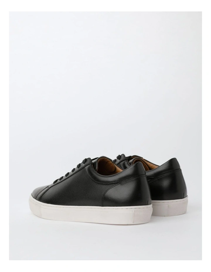 Reece Sneaker in Black