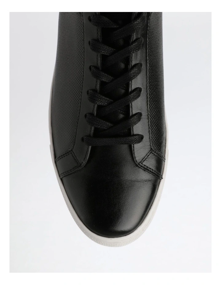 Reece Sneaker in Black